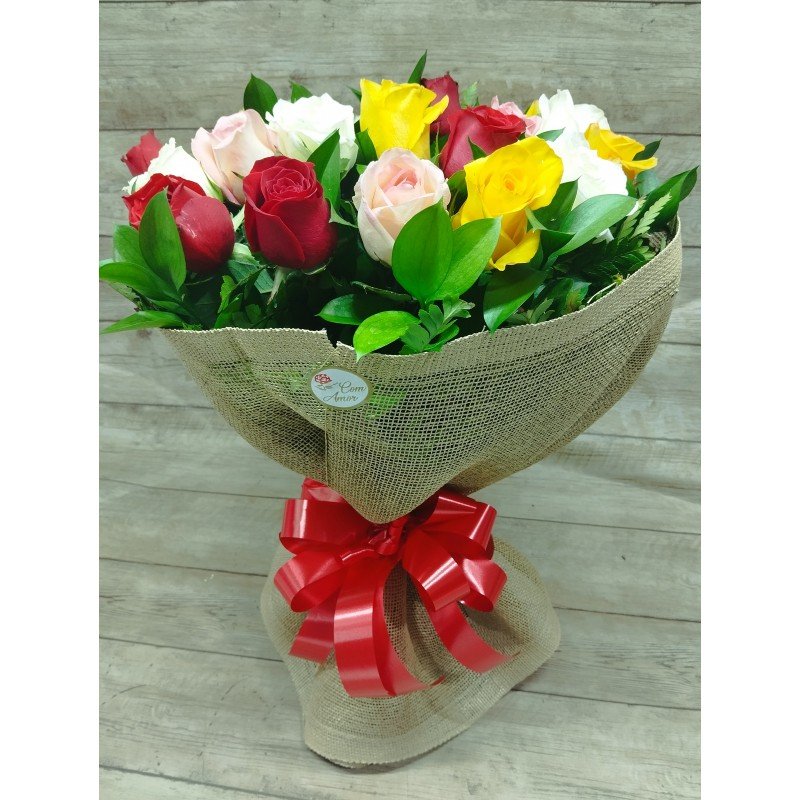 Buquê na Juta com 20 Rosas Coloridas